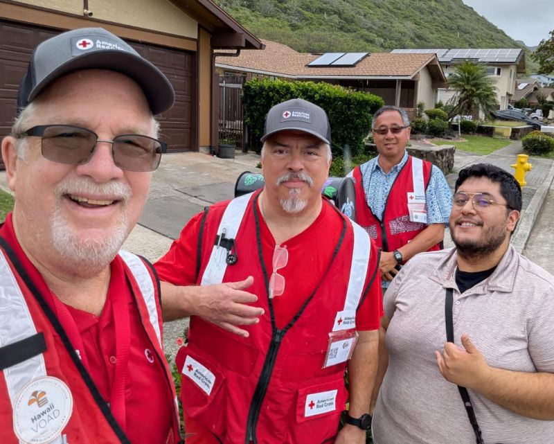 Image for the Tweet beginning: Aloha Friday, Hawai‘i! 🌺

Our Red